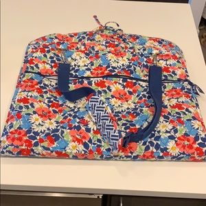 Vera Bradley Hanging Garment Bag in Summer Cottage